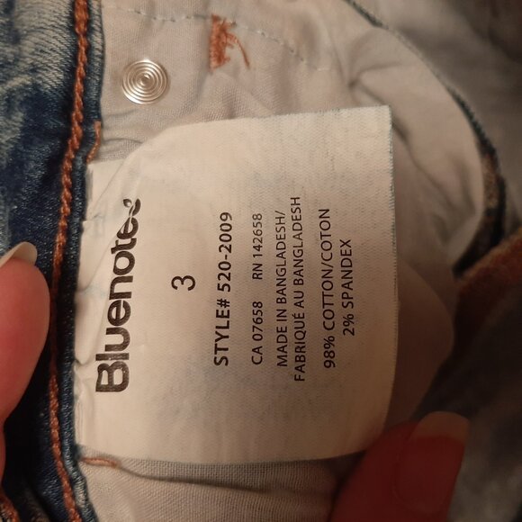 BLUENOTES NWOT Distressed Bermuda Length Jean Bike Shorts Bundle - Size Small - Picture 10 of 11
